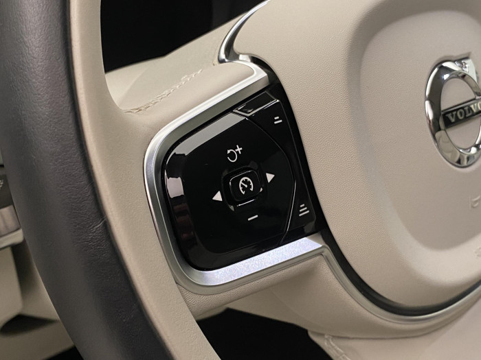 Volvo XC90 T8 AWD RECHARGE DARK REZERVACE