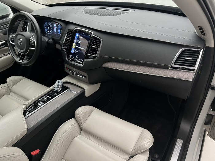 Volvo XC90 B5 AWD INSCRIPTION 7MÍSTNÁ AUT