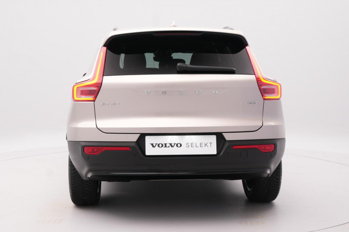 Volvo XC40 B3 DARK PLUS AUT REZERVACE