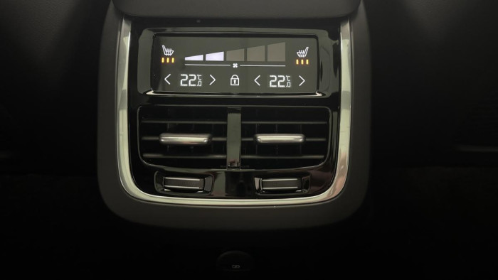 Volvo XC90 T8 AWD ULTIMATE DARK REZERVACE