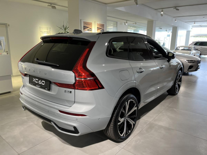 Volvo XC60 B5 AWD AUT DARK PLUS