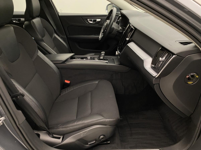 Volvo V60 B4 MOMENTUM AUT REZERVACE 2.0 Momentum