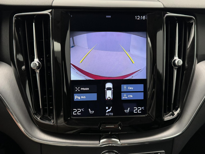 Volvo XC60 B4 AWD MOMENTUM PRO CZ 1.maj 2.0 Momentum