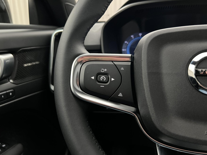 Volvo XC40 B3 ULTRA DARK AUT CZ