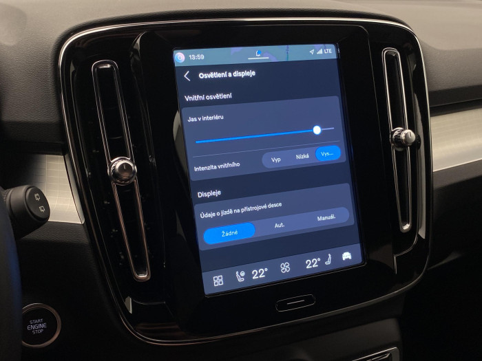 Volvo XC40 B3 DARK PLUS AUT CZ