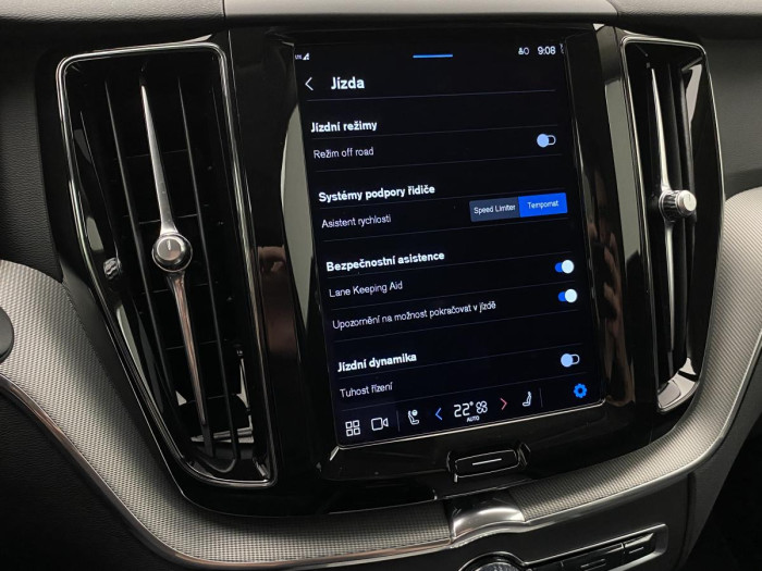 Volvo XC60 B4 AWD PLUS DARK REZERVACE 2.0 Plus