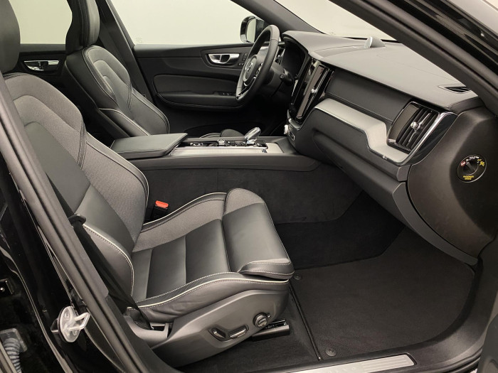 Volvo XC60 B5 AWD BLACK EDITION AUT 2.0 Edition