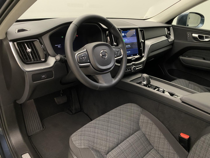 Volvo XC60 B4 AWD CORE AUT REZERVACE