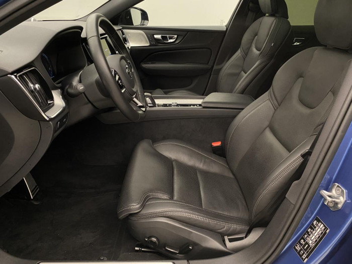 Volvo V60 B6 AWD R-DESIGN AUT REZERVACE