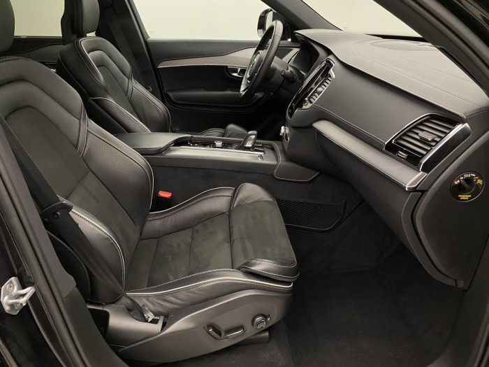 Volvo XC90 B6 AWD R-DESIGN AUT REZERVACE