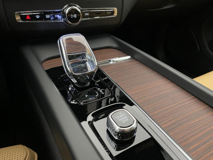 Volvo XC60 T6 AWD AT RECHARGE BRIGHT PLUS 2.0 AT Plus