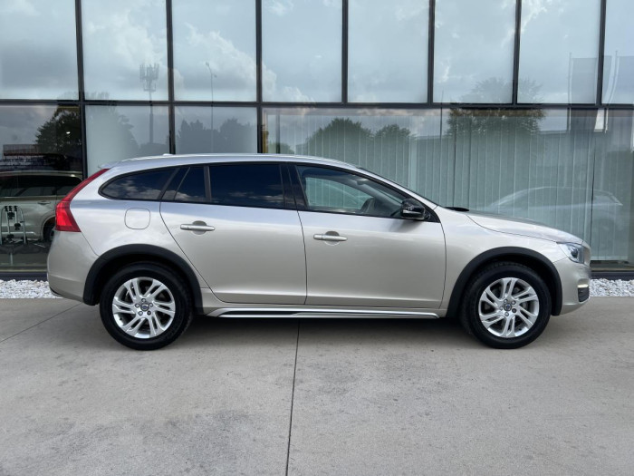 Volvo V60 CROSS COUNTRY D3 Aut CZ 2.0 d