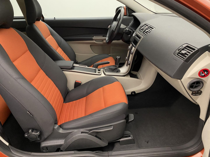 Volvo C30 1.6i MOMENTUM CZ REZERVACE 1.6 i Momentum