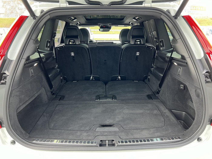 Volvo XC90 B5 AWD R-DESIGN 7 MÍSTNÁ Aut