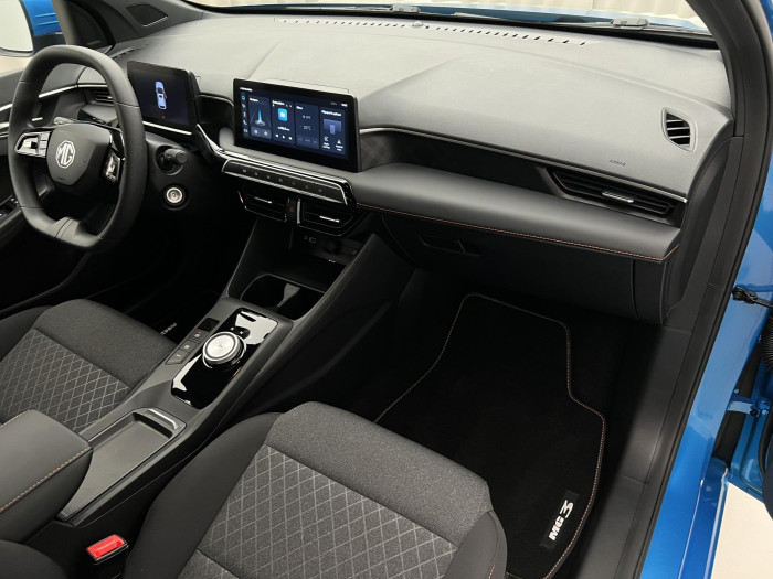 MG MG3 ESSENTIAL Hybrid+ AUT CZ 1.maj