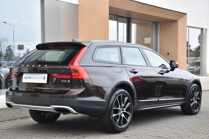 Volvo V90 CC D5 AWD PRO AUT REZERVACE 2.0 d CC CC
