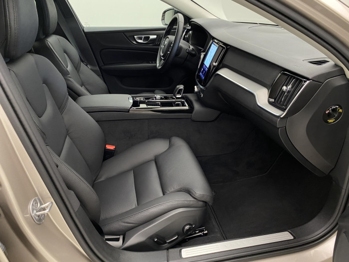 Volvo V60 T6 AWD PLUG-IN DARK PLUS CZ