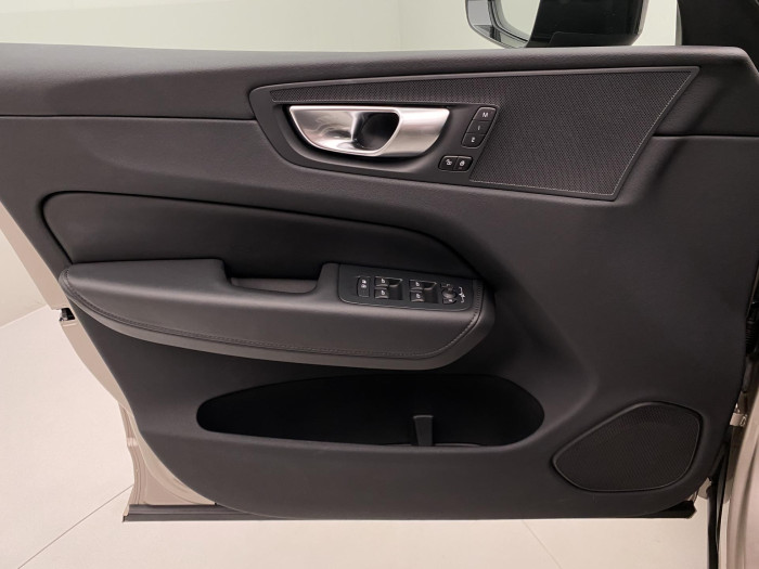 Volvo XC60 B4 AWD PLUS DARK AUT CZ