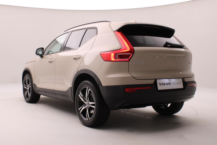 Volvo XC40 B3 DARK PLUS REZERVACE