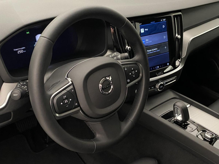 Volvo V60 B3 MOMENTUM AUT REZERVACE 2.0 Momentum