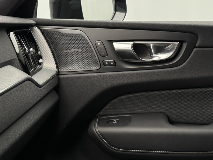 Volvo XC60 B5 AWD DARK PLUS