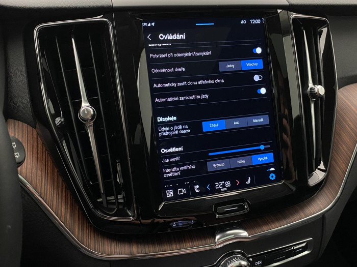 Volvo XC60 T6 AWD INSCRIPTION RECHARGE CZ