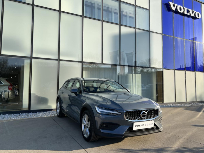 Volvo V60 CROSS COUNTRY B4 AWD REZERVACE