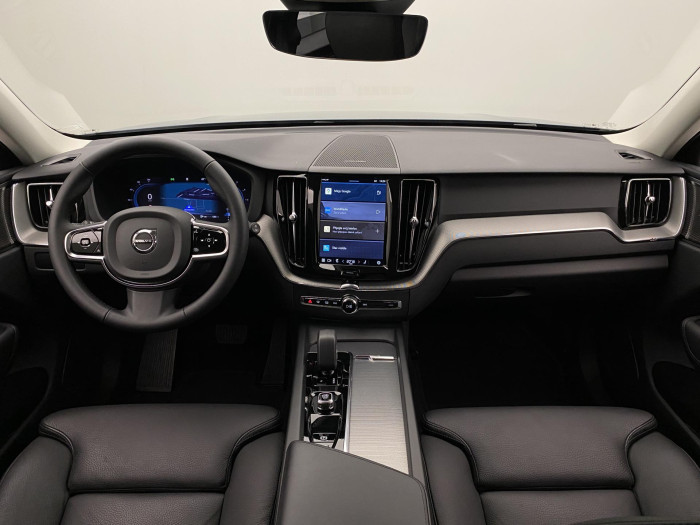 Volvo XC60 B4 AWD PLUS DARK REZERVACE