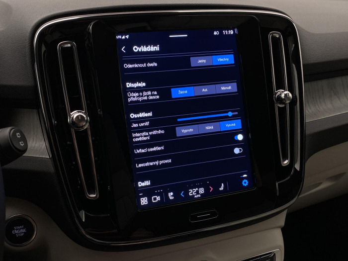 Volvo XC40 B4 DARK PLUS REZERVACE