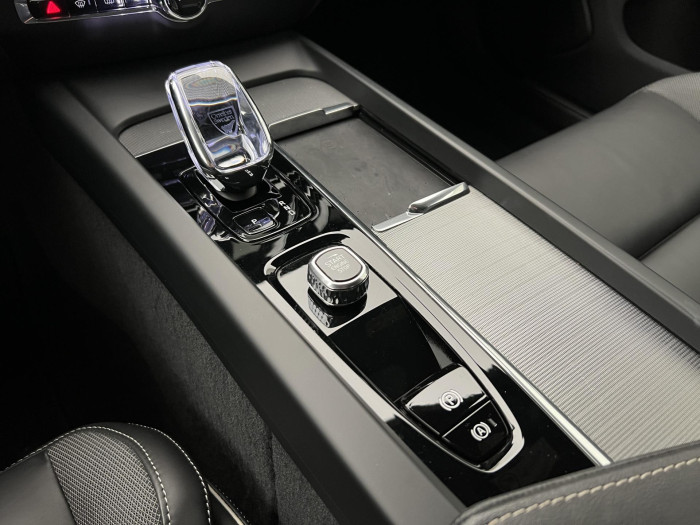 Volvo S60 B5 AWD ULTIMATE DARK AUT 1.maj