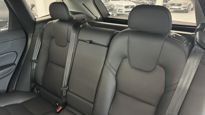 Volvo XC60 B4 PLUS DARK AUT REZERVACE 2.0 Plus