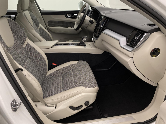 Volvo XC60 T5 AWD MOMENTUM AUT CZ 2.0 Momentum