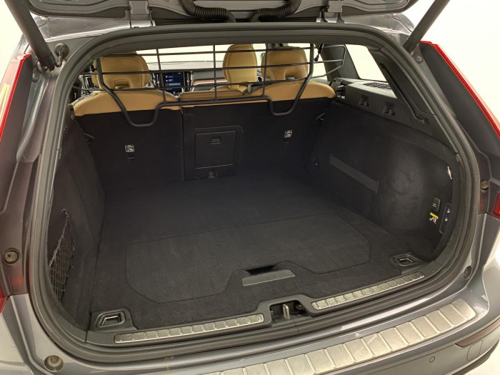 Volvo V60 D3 MOMENTUM NAVIGACE REZERVACE 2.0 d Momentum