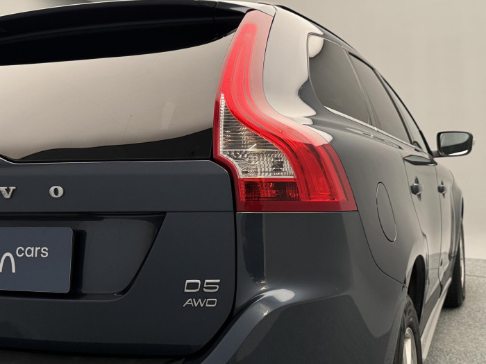 Volvo XC60 D5 AWD MOMENTUM AUT CZ 2.4 d Momentum