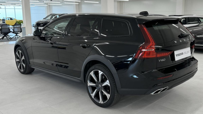Volvo V60 B4 CROSS COUNTRY REZERVACE
