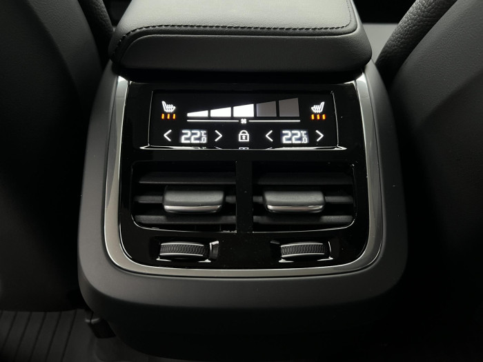 Volvo XC60 B4 AWD PLUS DARK AUT 1.maj.