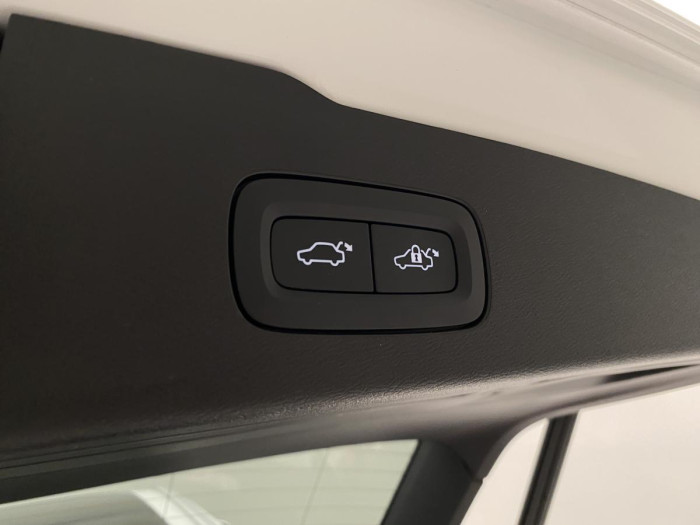 Volvo V60 CC B4 AWD ULTIMATE REZERVACE 2.0 CC CC