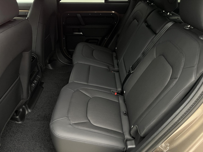 Land Rover Defender 110 D250 X-DYNAMIC SE AWD Aut 3.0 d Dynamic SE