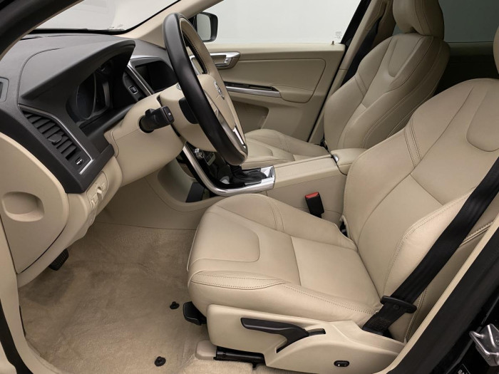 Volvo XC60 D4 AWD DYNAMIC REZERVACE 2.4 d Dynamic