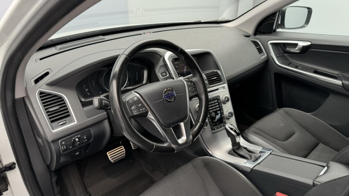Volvo XC60 D4 AWD MOMENTUM REZERVACE 2.4 d Momentum