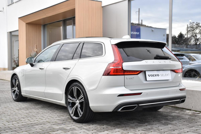 Volvo V60 T6 AWD RECHARGE REZERVACE