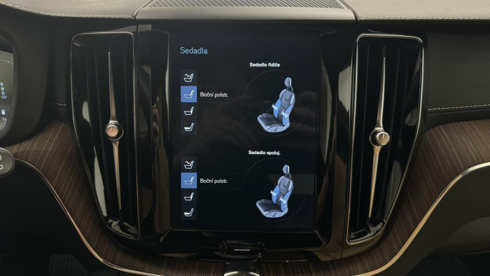 Volvo XC60 B4 AWD INSCRIPTION REZERVACE