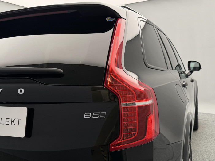 Volvo XC90 B5 AWD R-DESIGN REZERVACE