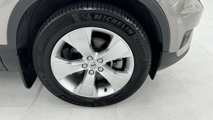 Volvo XC40 B4 MOMENTUM REZERVACE 2.0 Momentum