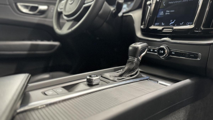 Volvo XC60 D4 AWD MOMENTUM REZERVACE 2.0 d Momentum
