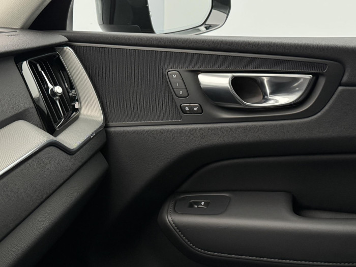 Volvo XC60 T6 AWD RECHARGE AUT CZ 1.maj