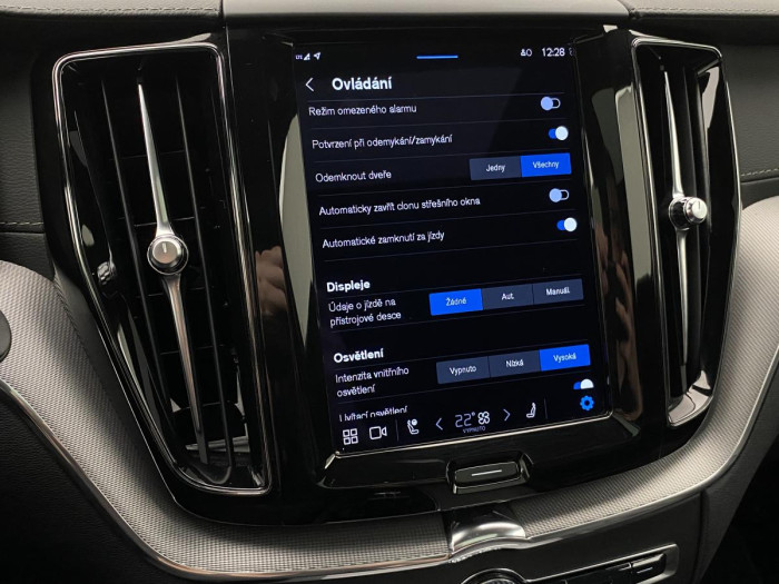 Volvo XC60 T6 AWD RECHARGE REZERVACE