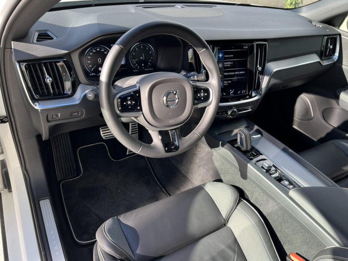 Volvo V60 B4 R-DESIGN Aut 1.maj.