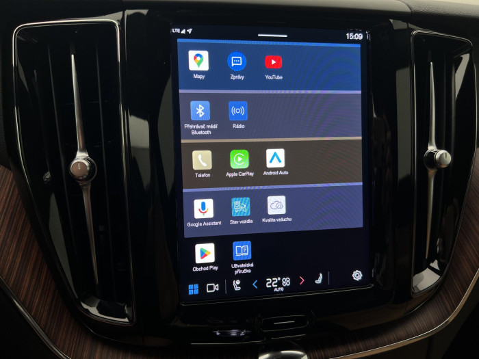 Volvo XC60 B4 AWD PLUS DARK AUT CZ