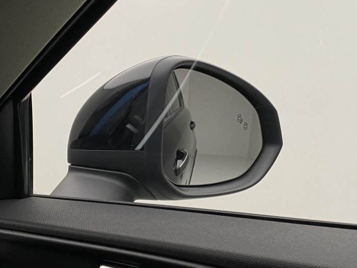 Lynk & Co 01 PHEV DCT AUT 1.maj. REZERVACE